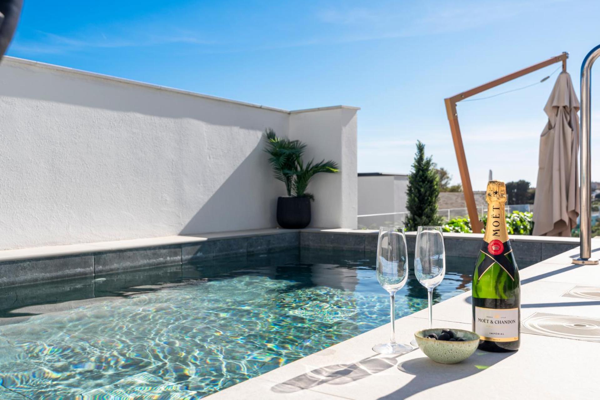 Casa Hermano - Private Pool Penthouse Apartment *